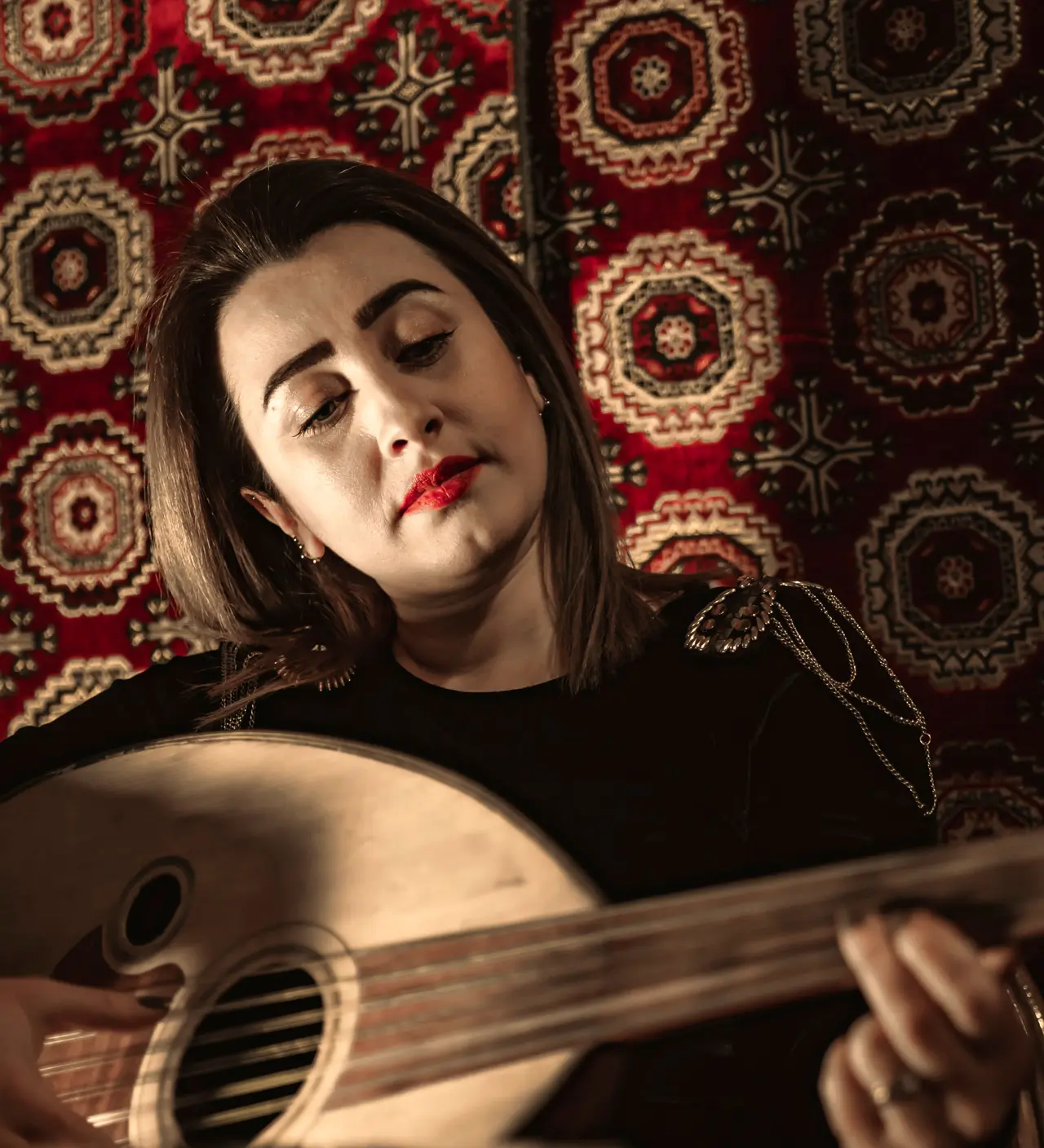 Woman playing the lute